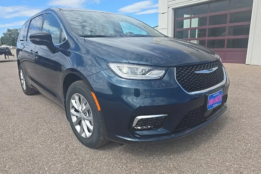 2025 Chrysler Pacifica photo 1