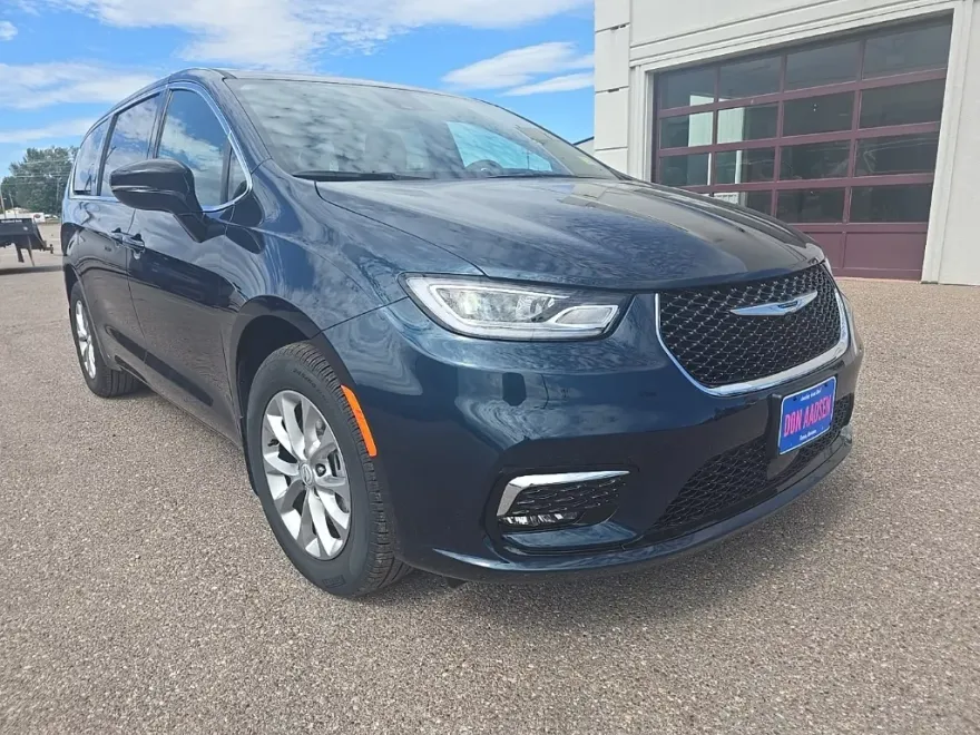 2025 Chrysler Pacifica photo 1