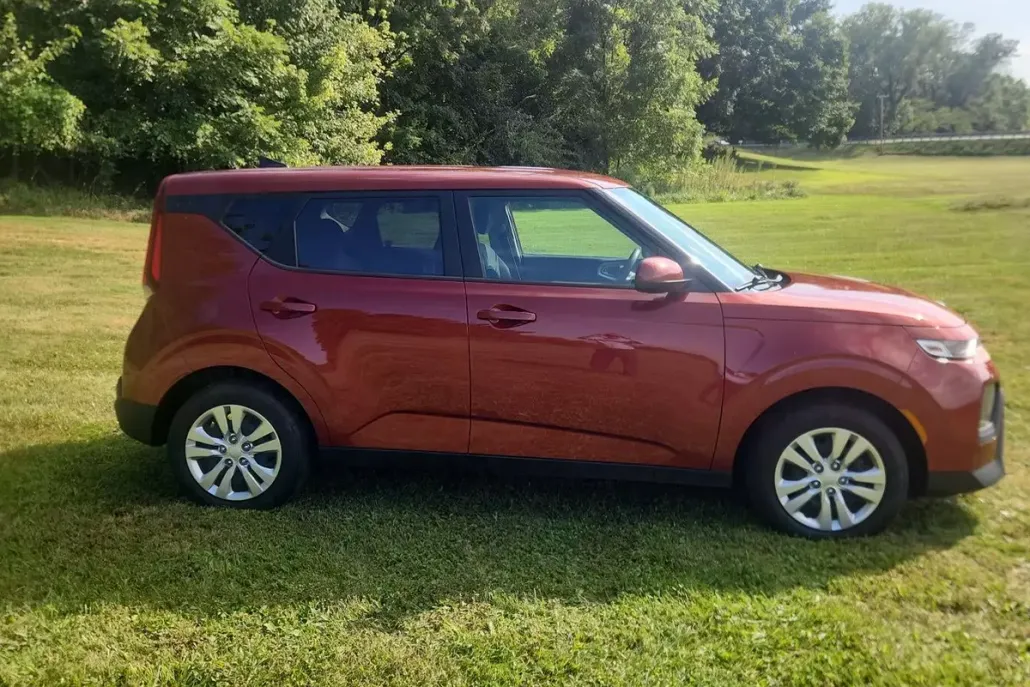 2020 Kia Soul LX photo 1