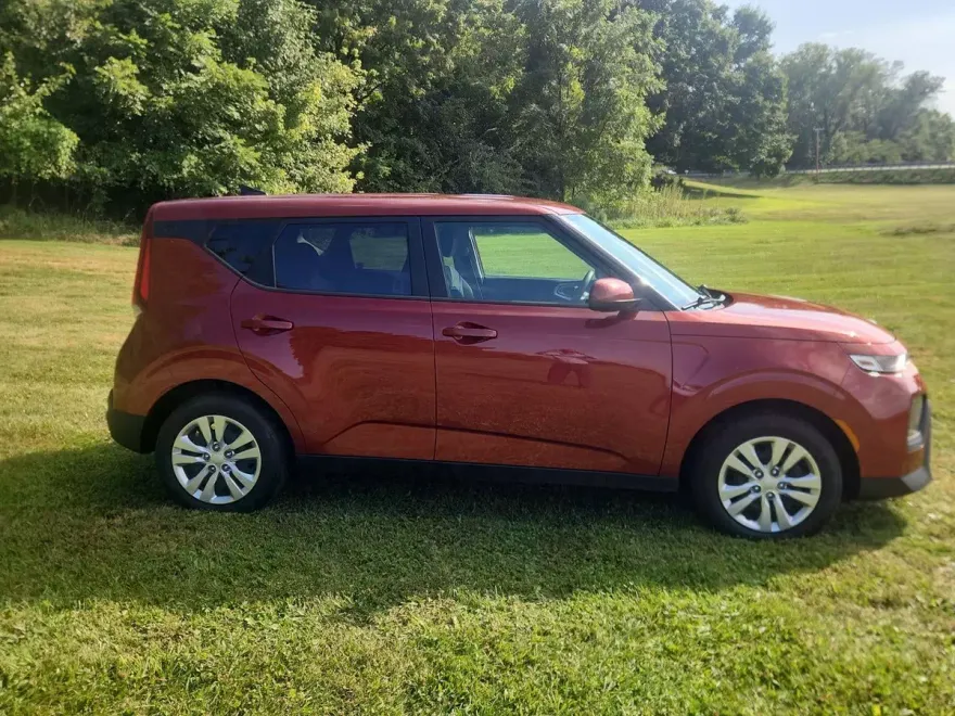 2020 Kia Soul LX photo 1
