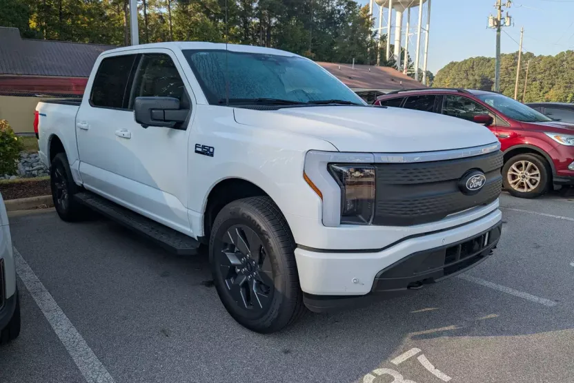 2025 Ford F-150 Lightning photo 1