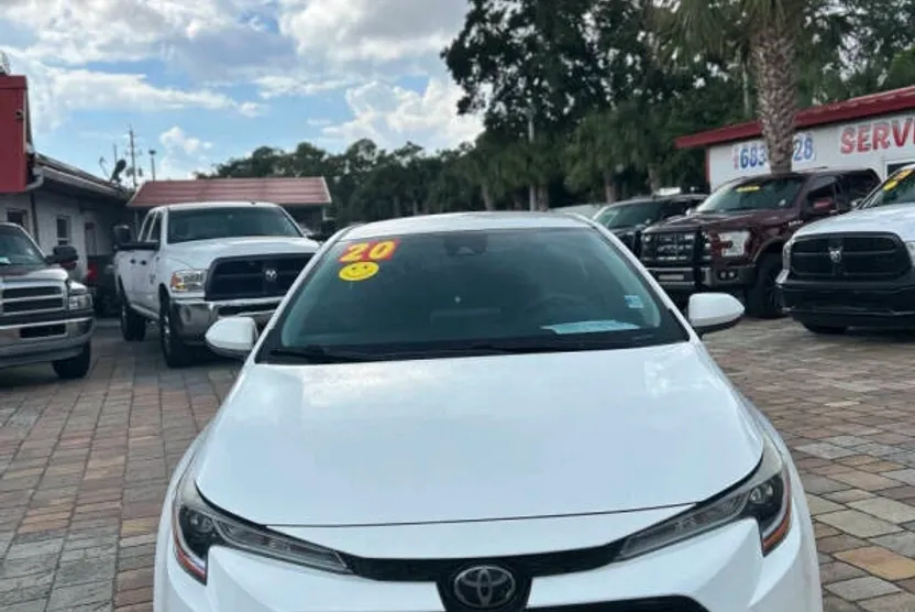2020 Toyota Corolla LE photo 1