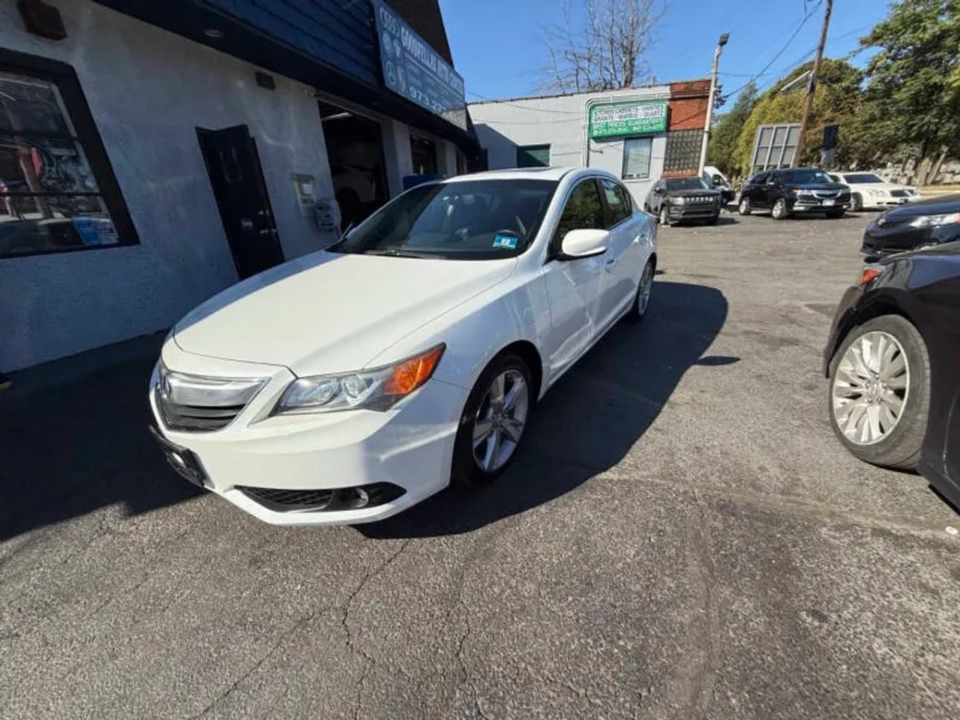 2013 Acura ILX 2.0L Premium photo 1