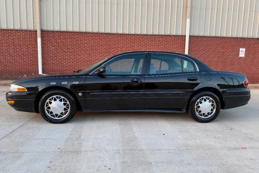 2004 Buick LeSabre Custom photo 1