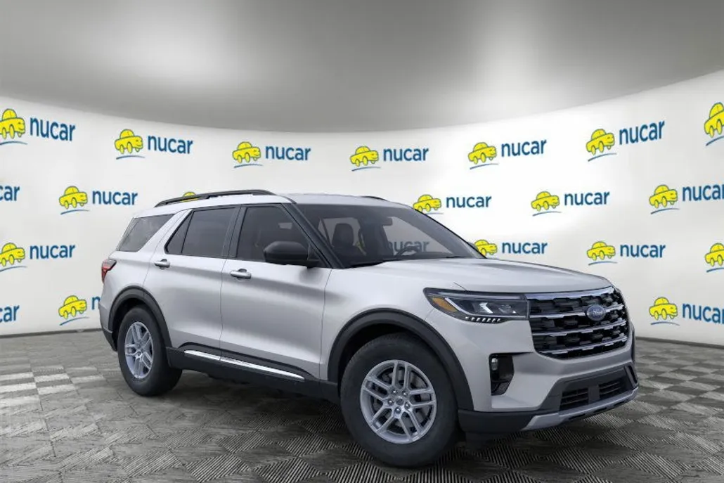 2025 Ford Explorer photo 1