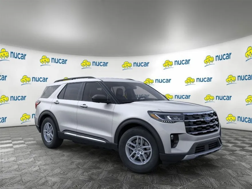 2025 Ford Explorer photo 1