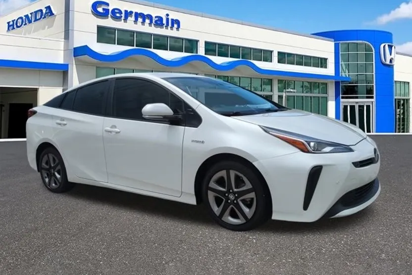 2020 Toyota Prius L photo 1