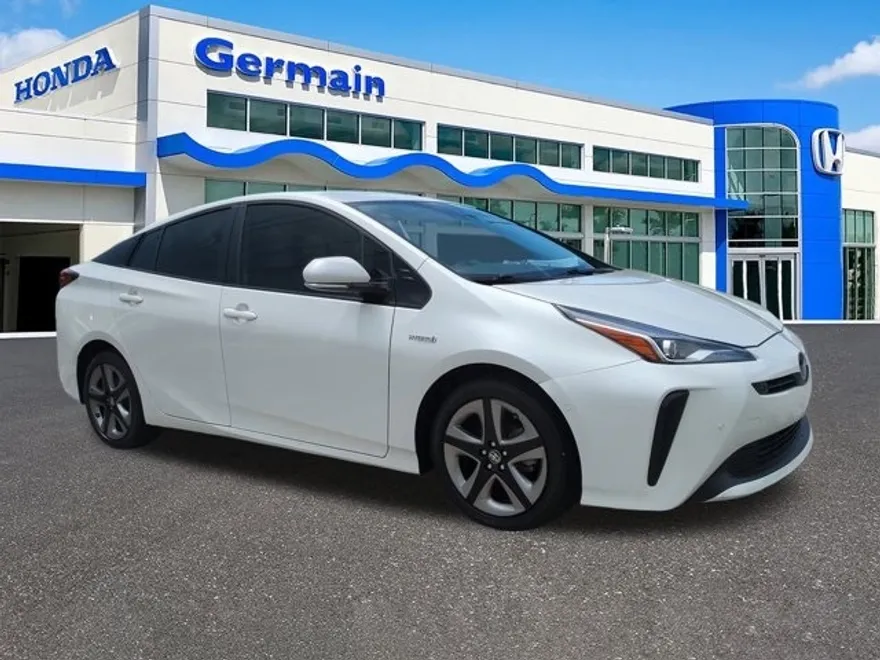 2020 Toyota Prius L photo 1