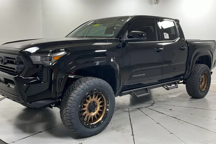 2025 Toyota Tacoma SR5 Double Cab photo 1
