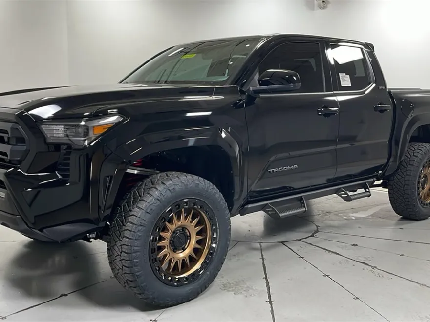 2025 Toyota Tacoma SR5 Double Cab photo 1