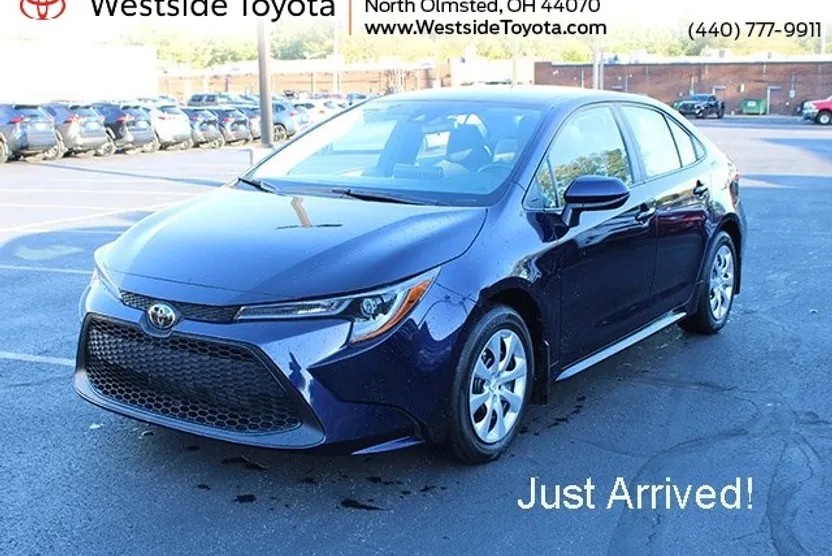 2022 Toyota Corolla LE photo 1