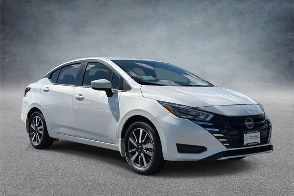 2025 Nissan Versa SV photo 1