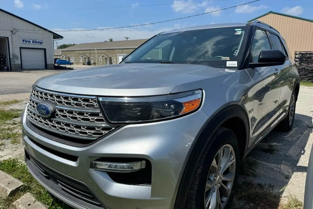 2023 Ford Explorer Limited photo 1
