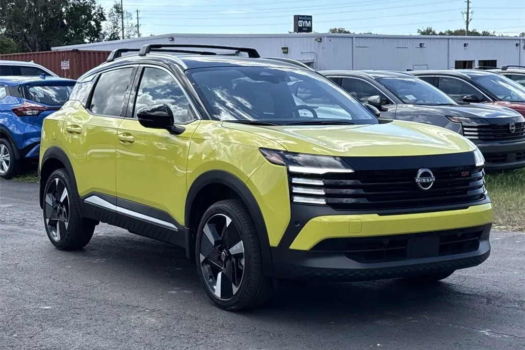 2026 Nissan Kicks SR photo 1