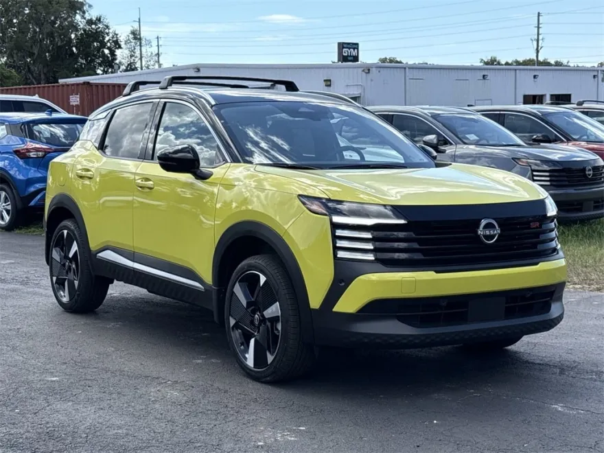 2026 Nissan Kicks SR photo 1
