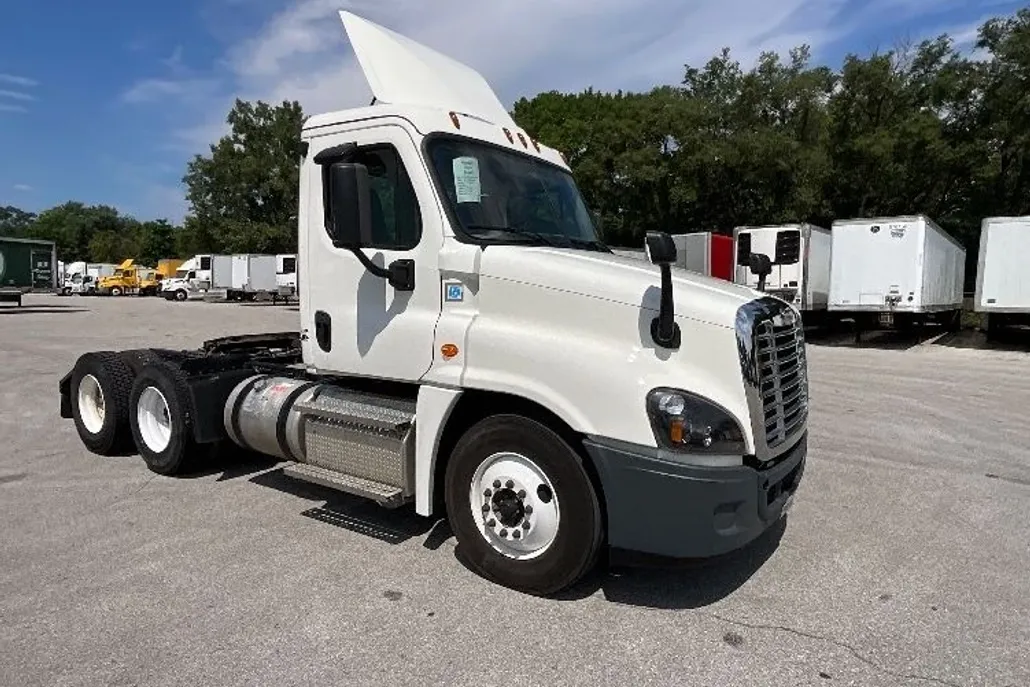 2020 Freightliner Cascadia 125" Sleeper Cab photo 1