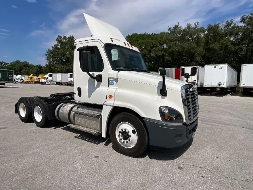 2020 Freightliner Cascadia 125" Sleeper Cab photo 1