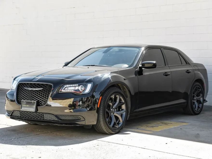 2020 Chrysler 300 Touring Limited photo 1