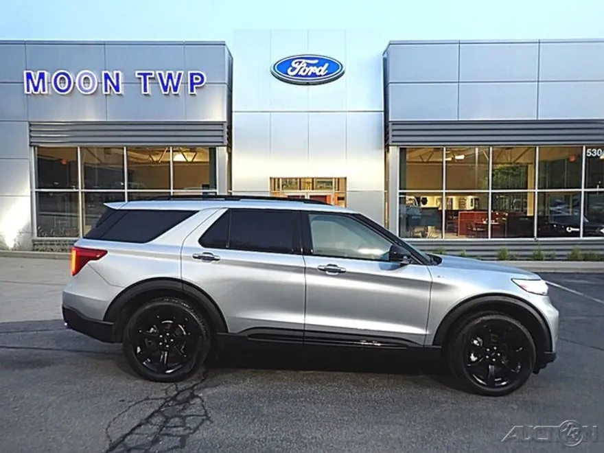 2023 Ford Explorer ST-Line photo 1
