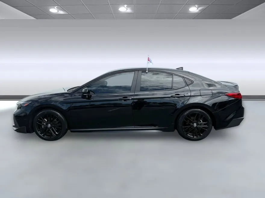 2025 Toyota Camry SE photo 1