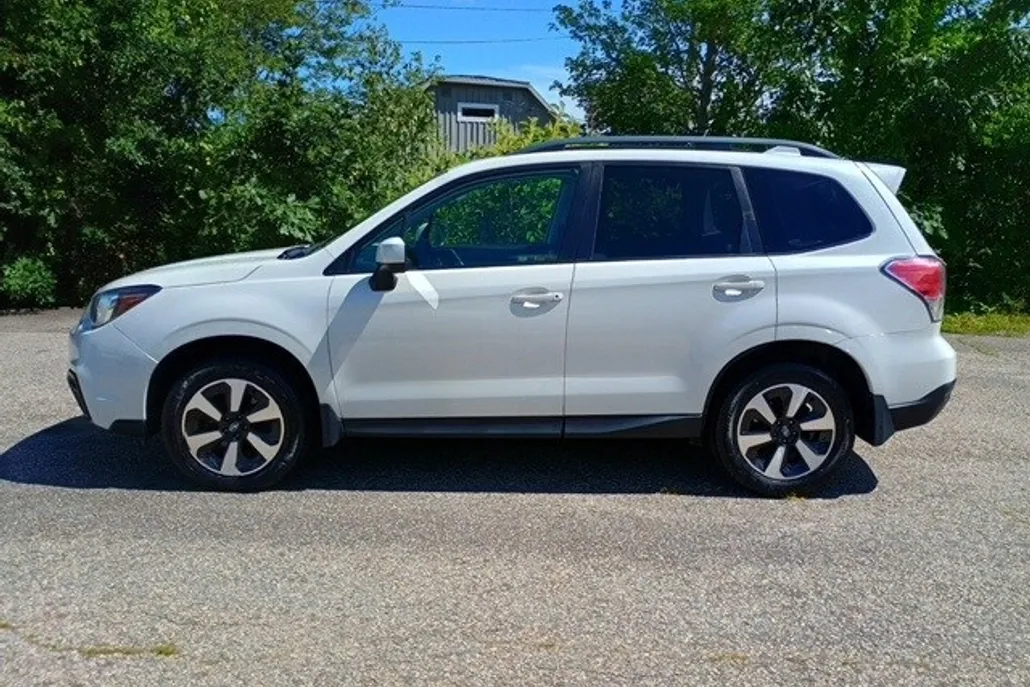 2018 Subaru Forester 2.5i Premium photo 1