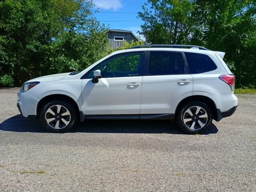 2018 Subaru Forester 2.5i Premium photo 1
