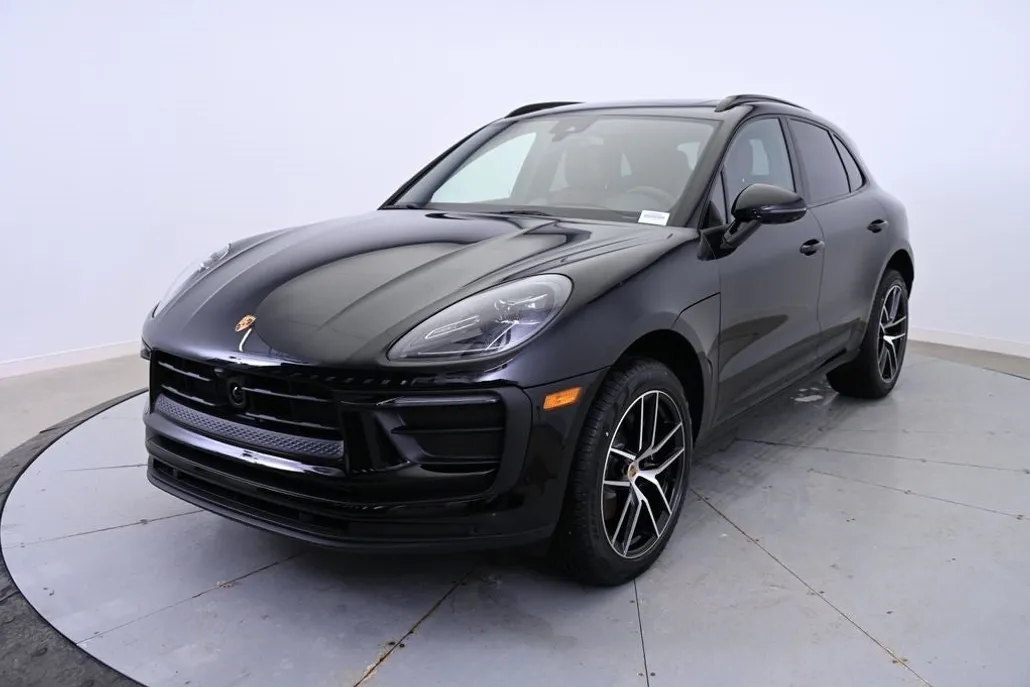 2025 Porsche Macan Base photo 1