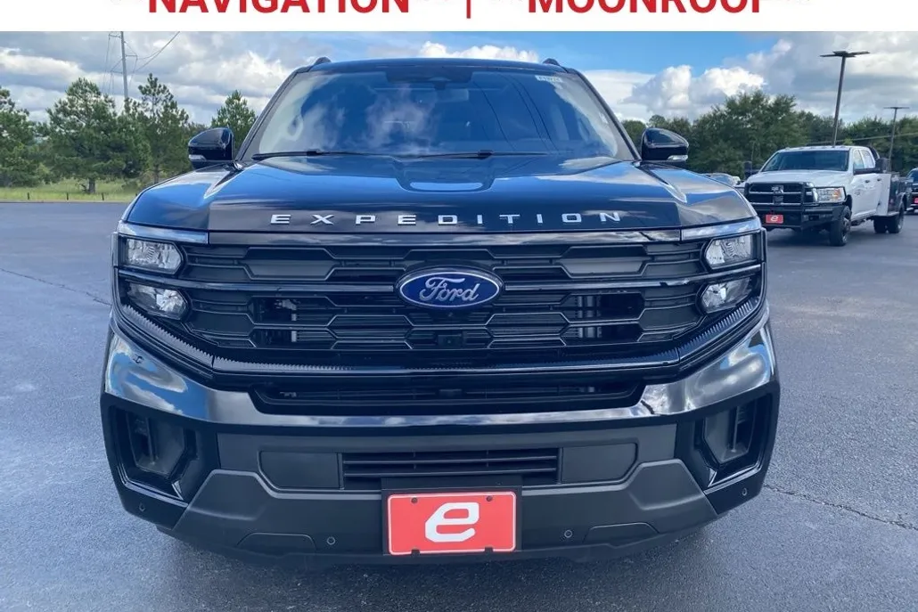 2025 Ford Expedition photo 1