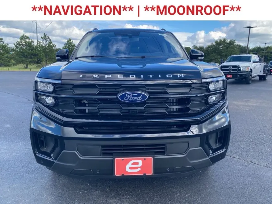 2025 Ford Expedition photo 1
