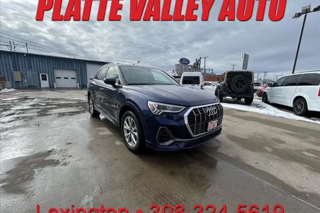 2023 Audi Q3 45 TFSI S line Premium photo 1
