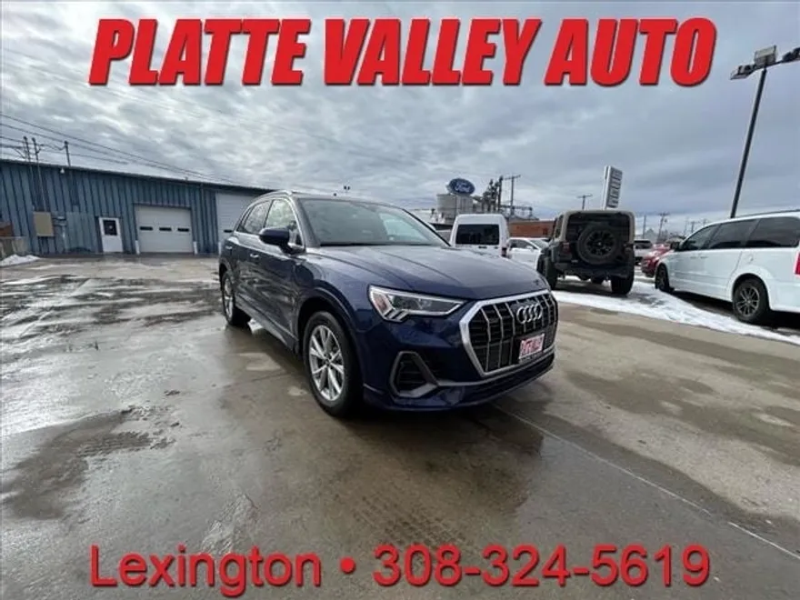 2023 Audi Q3 45 TFSI S line Premium photo 1