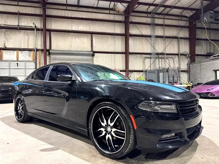 2015 Dodge Charger SXT photo 1