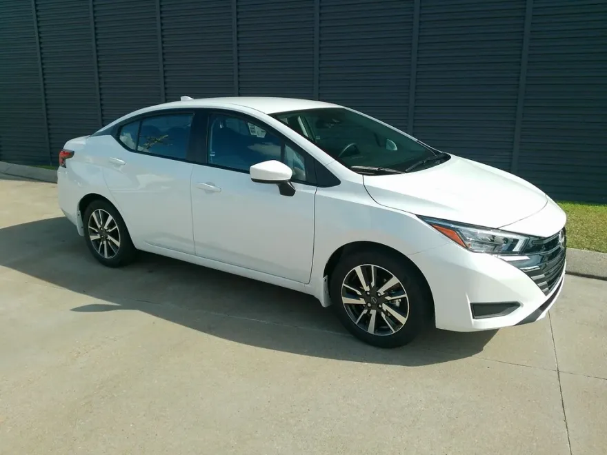 2025 Nissan Versa SV photo 1