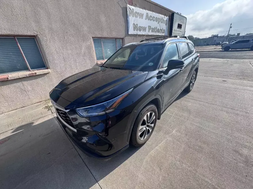 2021 Toyota Highlander XLE photo 1