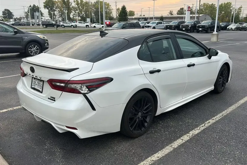 2022 Toyota Camry Hybrid XSE photo 1