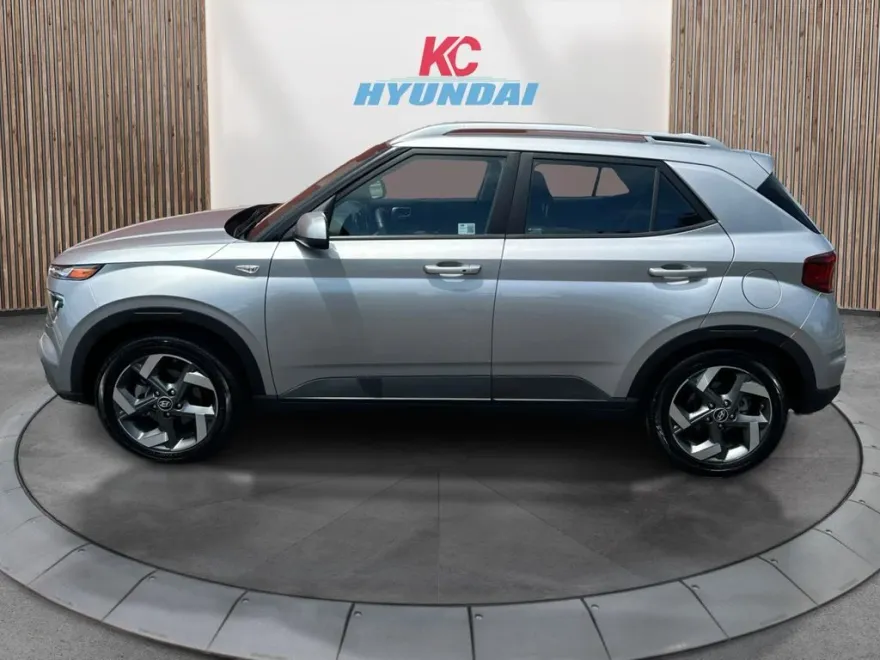 2025 Hyundai Venue SEL photo 1