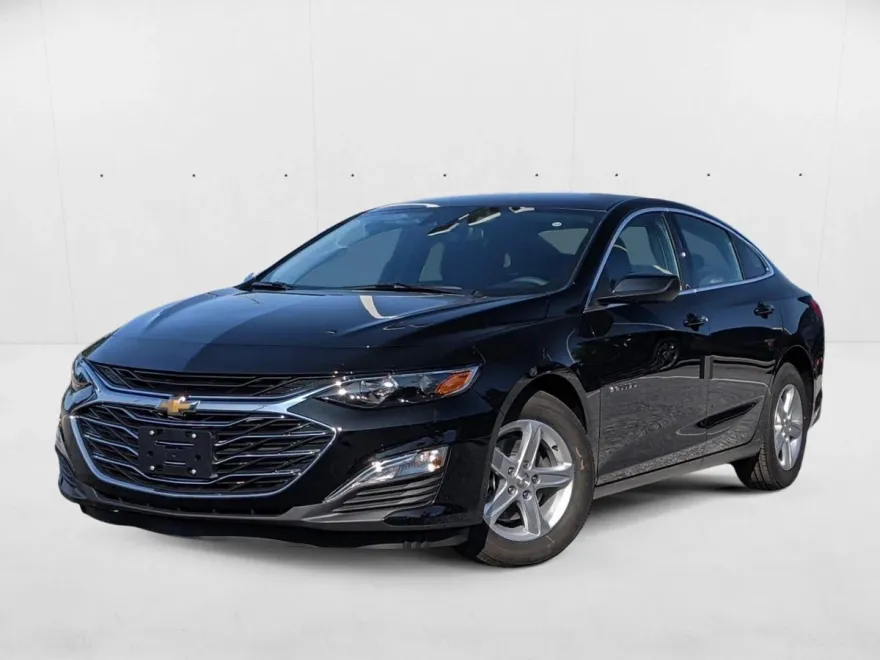 2025 Chevrolet Malibu LS photo 1