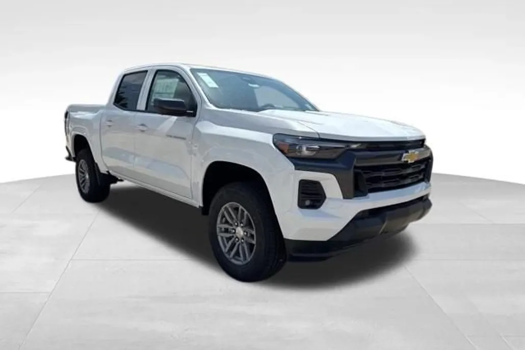 2025 Chevrolet Colorado Work Truck LT photo 1