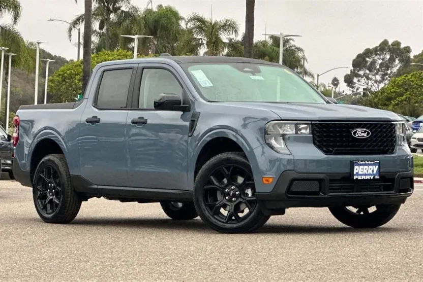 2025 Ford Maverick XLT photo 1