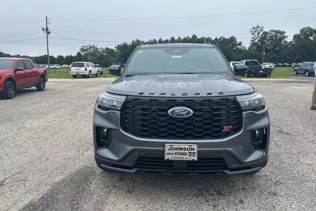 2025 Ford Explorer ST photo 1