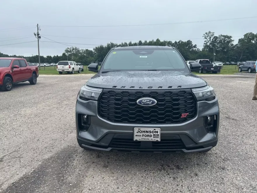 2025 Ford Explorer ST photo 1