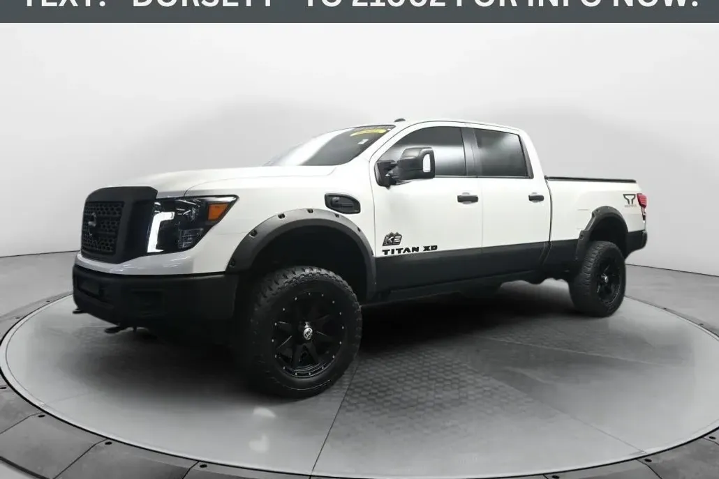 2019 Nissan Titan SV photo 1