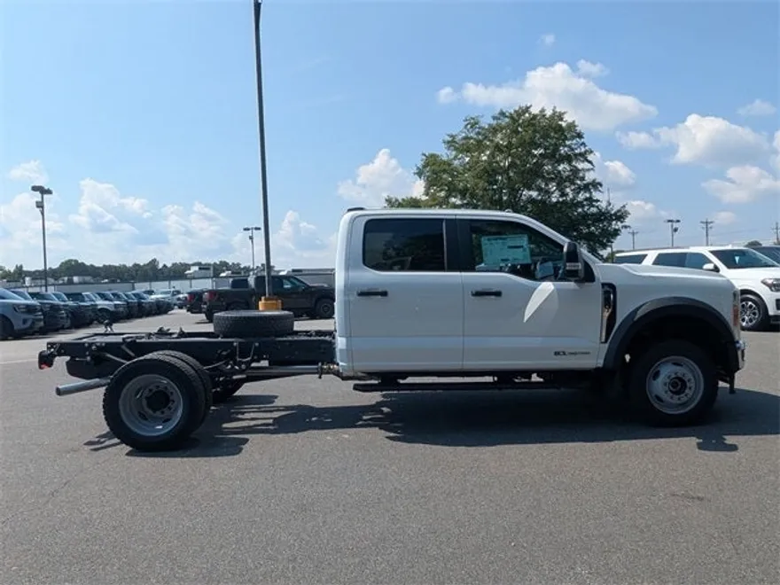2025 Ford F-450 photo 1