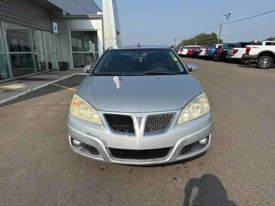 2010 Pontiac G6 Base photo 1