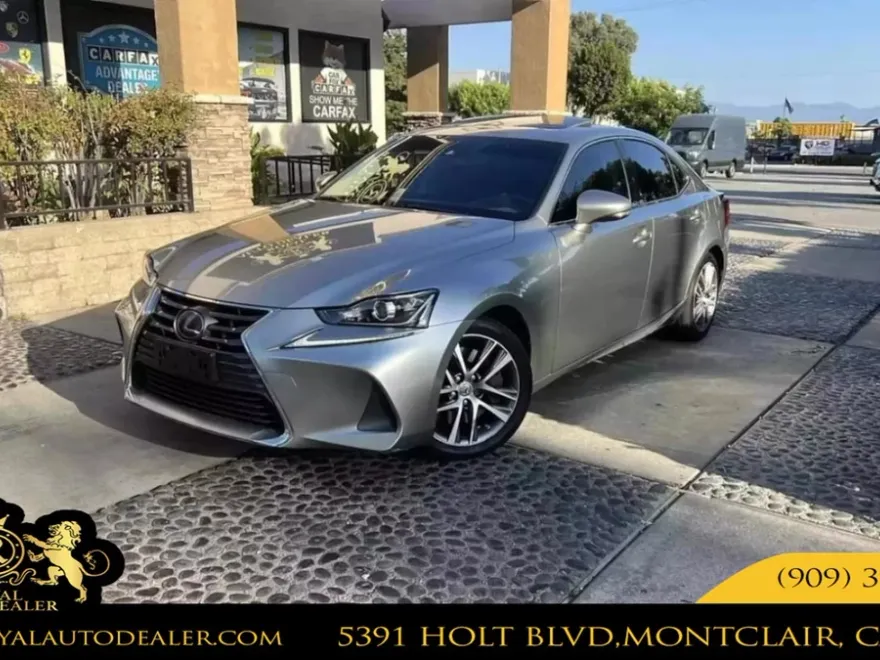 2018 Lexus IS 300 photo 1