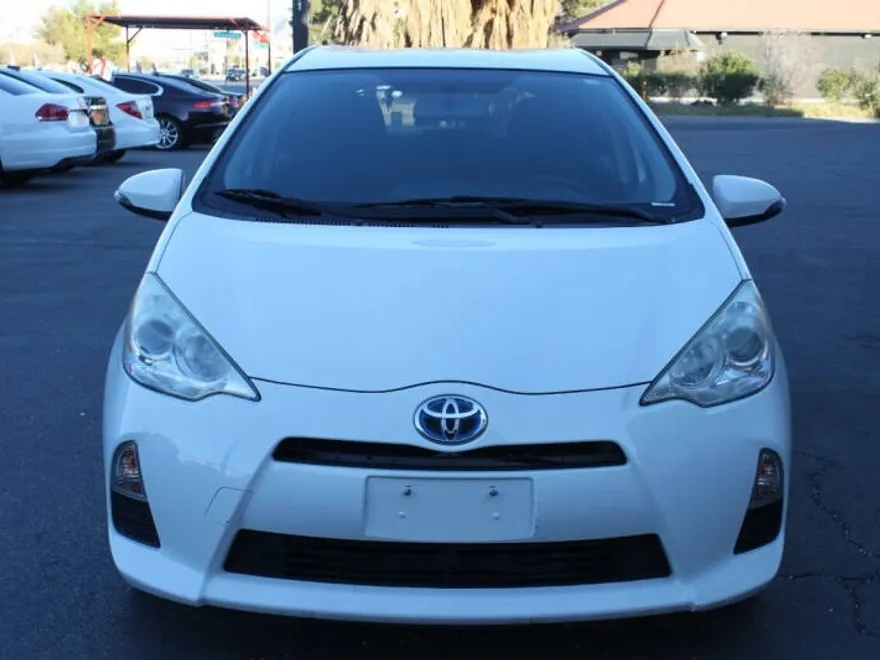 2013 Toyota Prius C One photo 1
