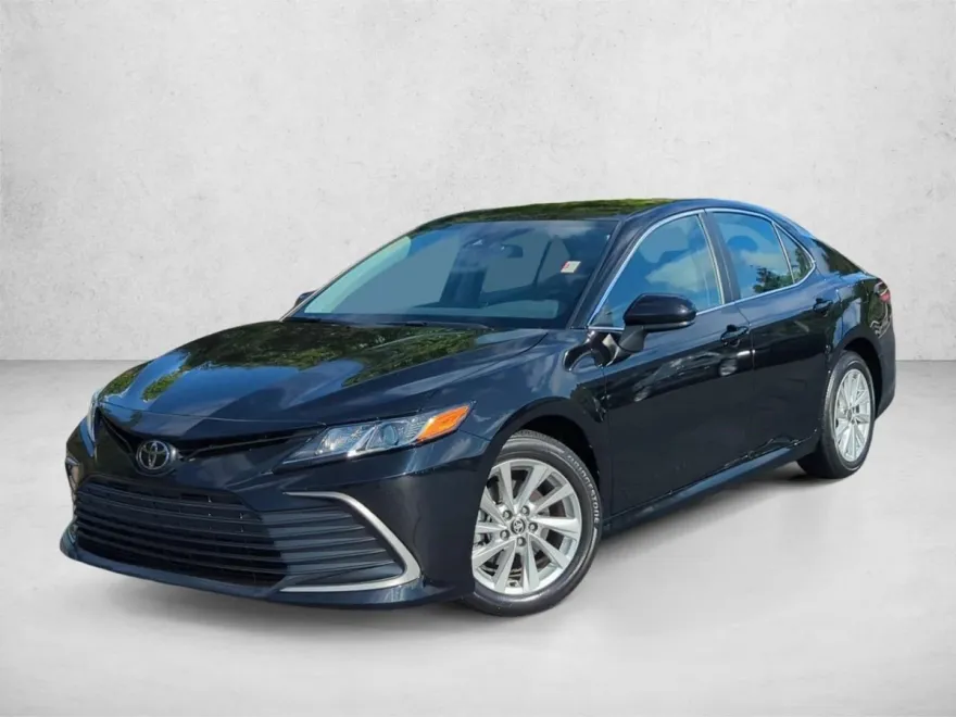 2023 Toyota Camry LE photo 1