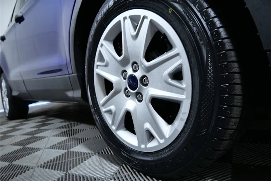 2016 Ford Escape S photo 1