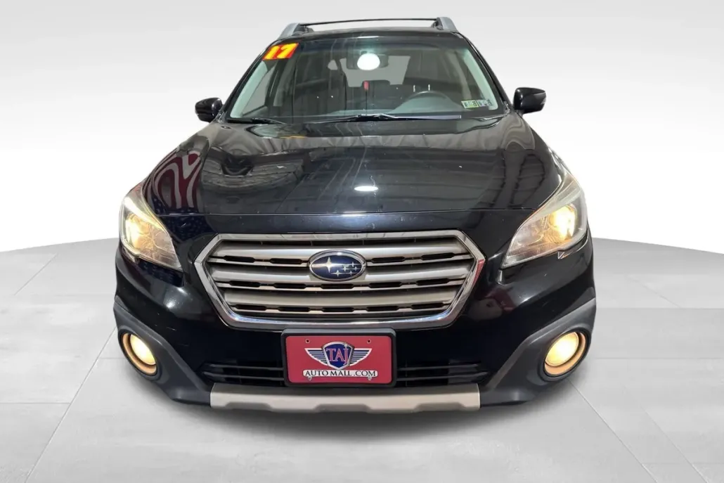 2017 Subaru Outback 2.5i Limited photo 1