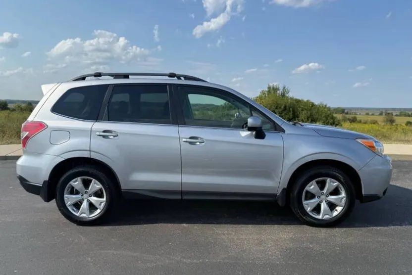 2016 Subaru Forester 2.5i Limited photo 1